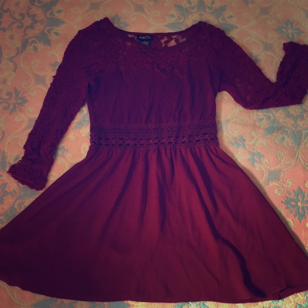 Burgundy lace sleeve top